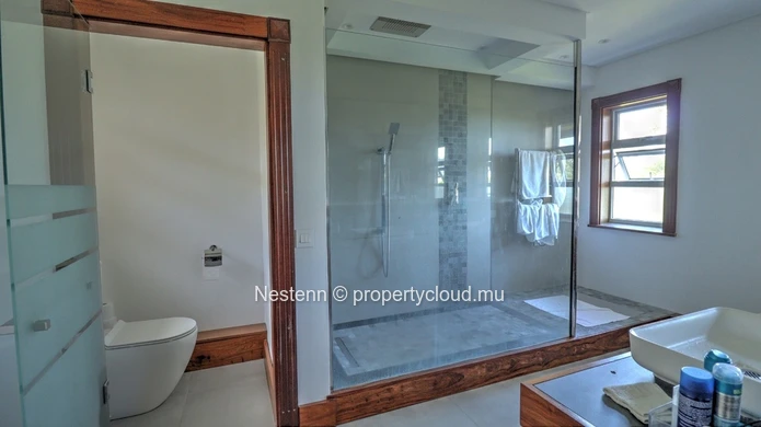 Propriété d'exception de 1 148 m² avec 7 chambres