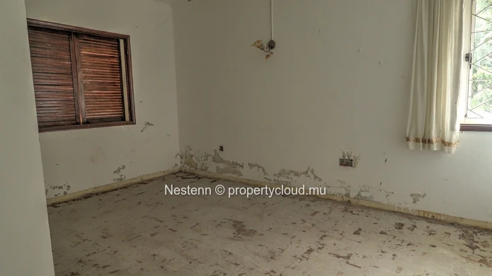 Maison familiale située dans un quartier résidentiel 