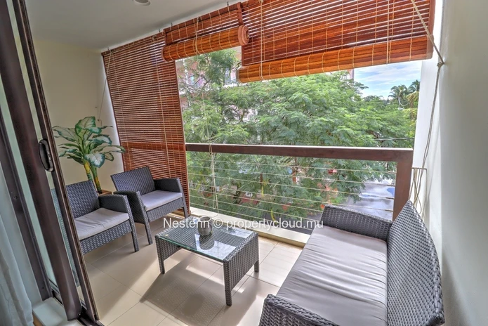 Beautiful 2 bedroom apartment just minutes from the beach