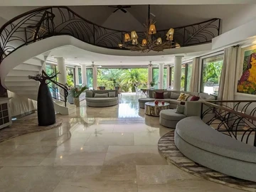 8 Bedroom House