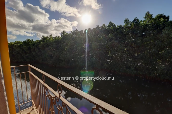 Contemporary 2-bedroom duplex in a secure lakeside residence