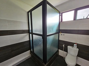 6 Bedroom House