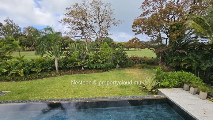 Modern 4-bedroom villa 