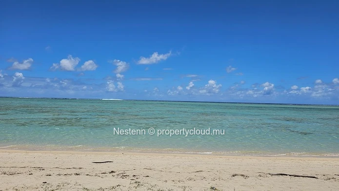 Propriété en bord de mer avec fort potentiel d'investissement 