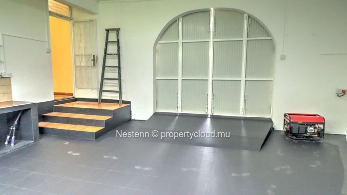 Large, multi-purpose property – Ideal for offices, a practice, or a mixed-use project