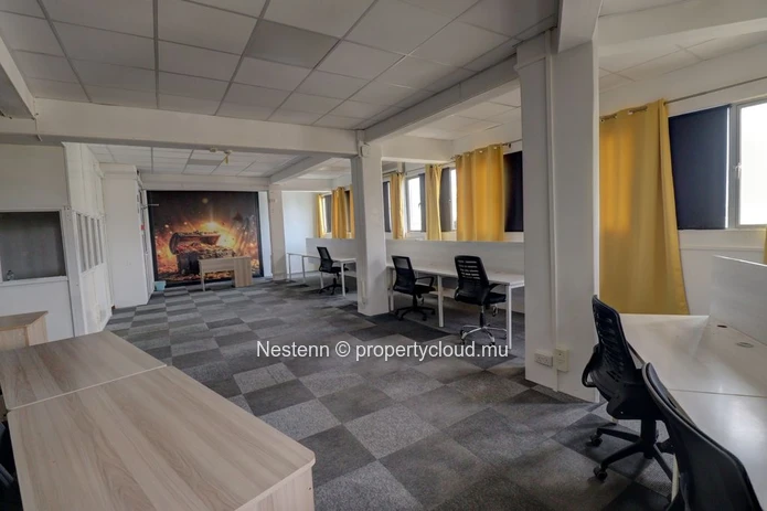Furnished office on the 4th floor with stunning views of the city center