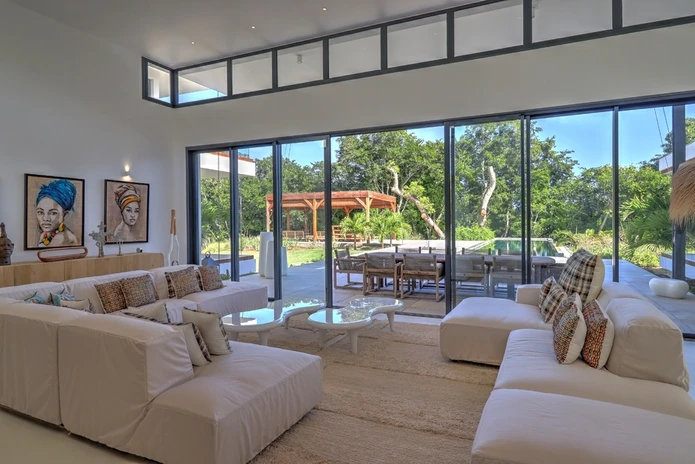 Exceptionnelle villa de 5 chambres en suite dans un cadre enchanteur de bord de rivière