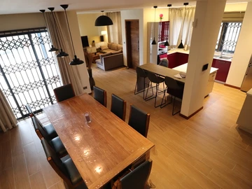 6 Bedroom House