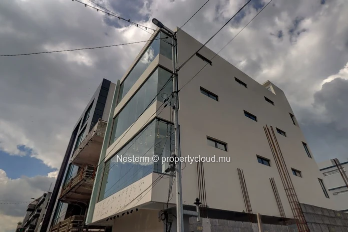 Modern commercial building – Strategic location, ready to operate