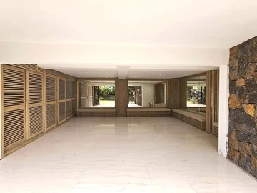 8 Bedroom House