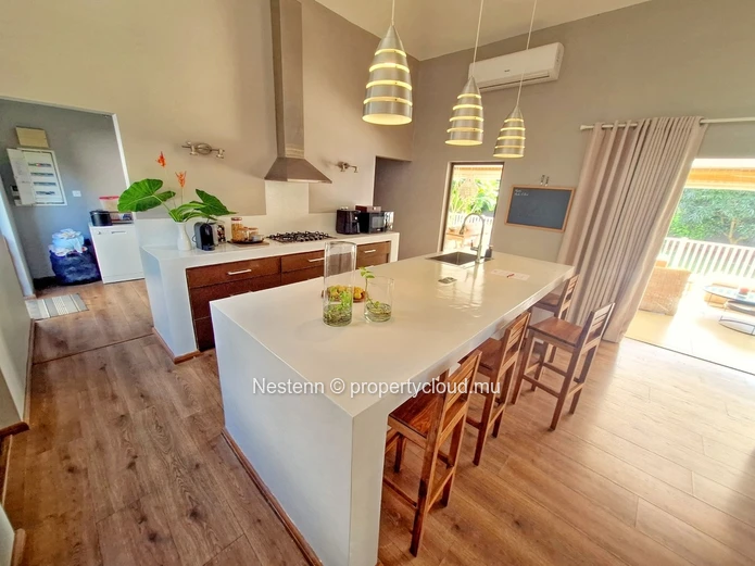 Superbe villa spacieuse de 4 chambres, située dans un quartier résidentiel calme et recherché