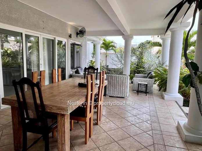Spacieuse villa duplex de 4 chambres avec piscine