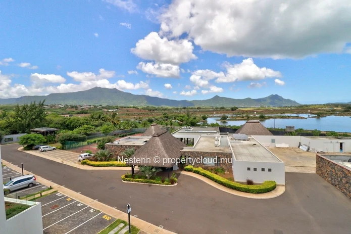 Magnificent 3-bedroom duplex with private pool and sea view
