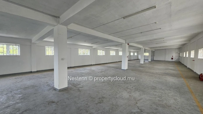 279m² warehouse space