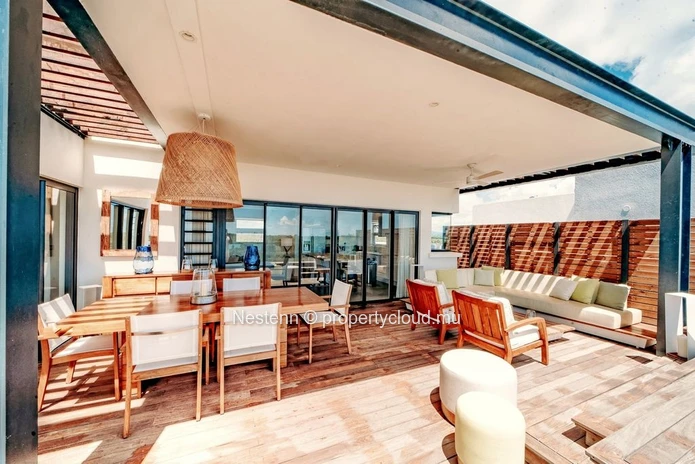 Superb 4-bedroom penthouse with sea views