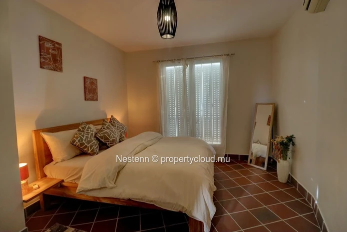 Contemporary 2-bedroom duplex in a secure lakeside residence