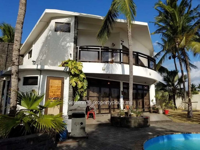 Villa pied dans l'eau en toute propriété