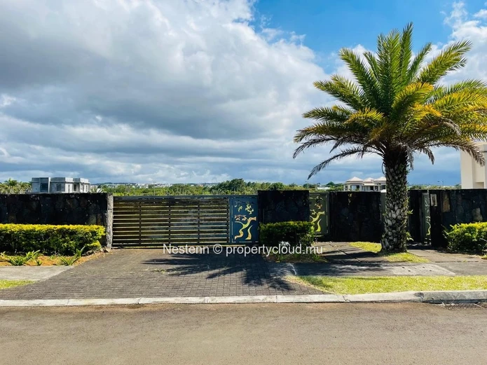 FOR SALE – Exceptional Residential Plot in Aurea, Moka