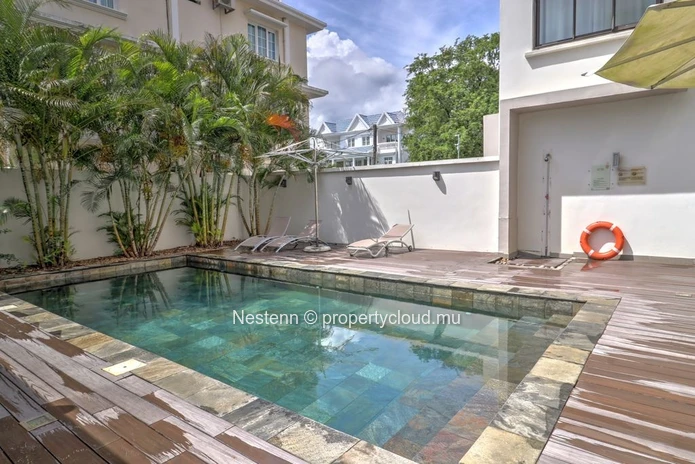Beautiful three-bedroom apartment with terrace and sea view
