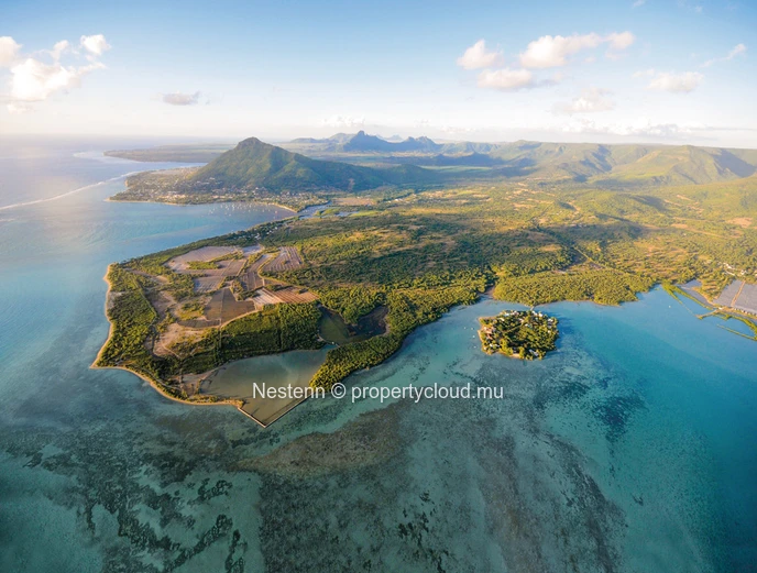 Golf View building plot of 1,800 m² located in an exceptional domain with a golf course 