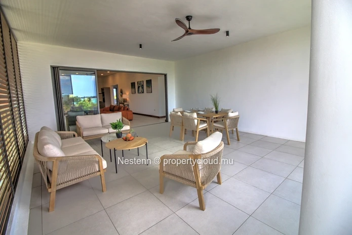 3 bedroom apartment with sea view