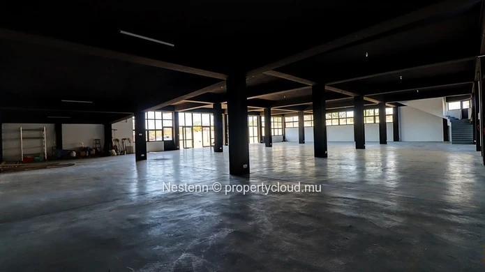 Spacieux local commercial de 600 m²