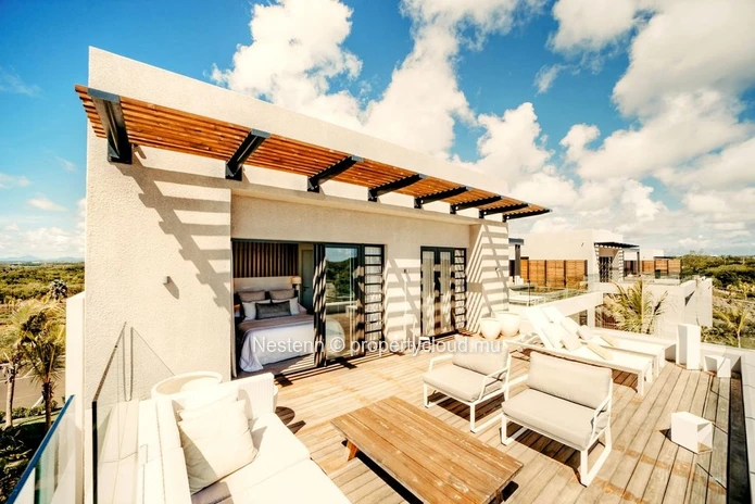 Superb 4-bedroom penthouse with sea views