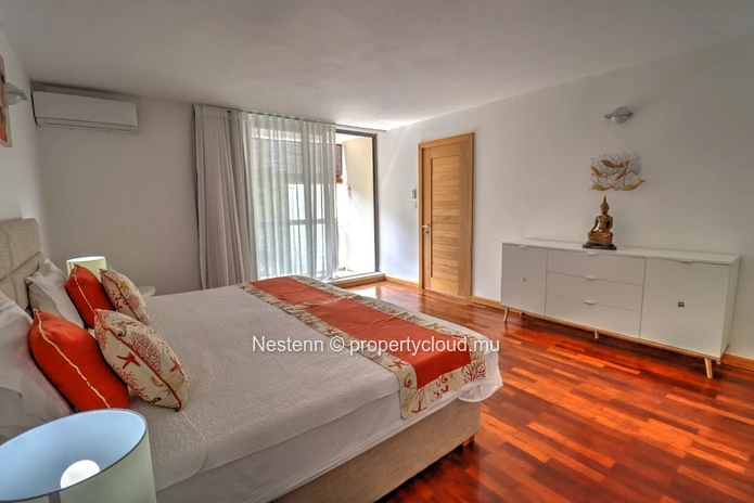 Beautiful 2 bedroom apartment just minutes from the beach