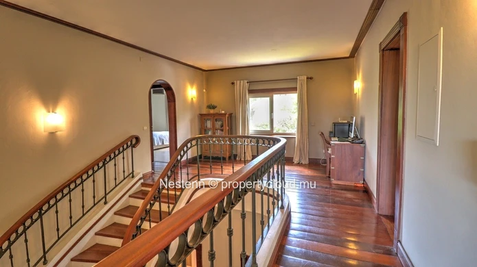 Propriété d'exception de 1 148 m² avec 7 chambres