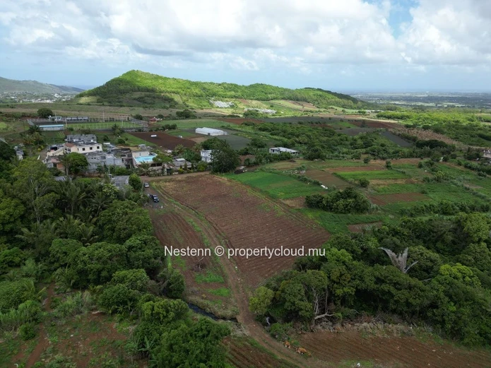 Terrain résidentiel avec vue imprenable sur les montagnes (Lot 2)