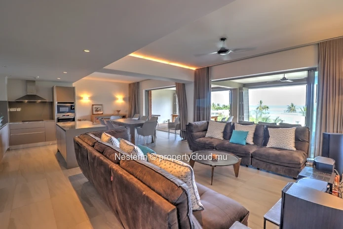 Modern 3 bedroom apartment with private pool and direct beach access