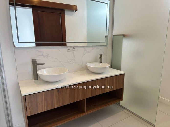 3 bedroom apartment with sea view