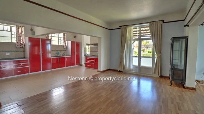 Exceptional property of 5,800 m² 
