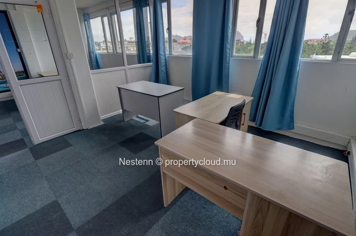 Furnished office on the 4th floor with stunning views of the city center