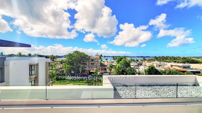 Fabulous 3-bedroom penthouse in a secure, upscale residence