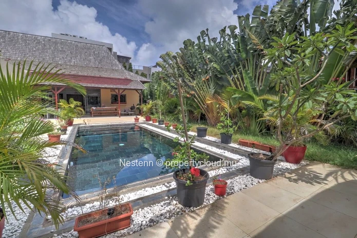 Élégante villa de style balinais sur un terrain de 675 m²