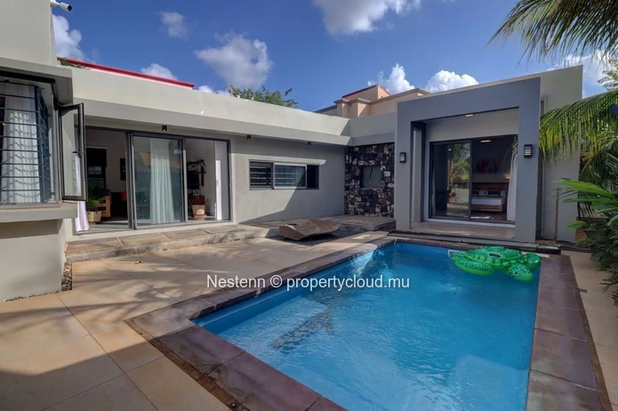 Beautiful, newly built single-storey villa with private pool, in a quiet residential area