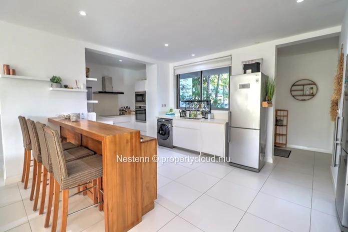 Bel appartement de 3 chambres en suite avec piscine privée dans une marina