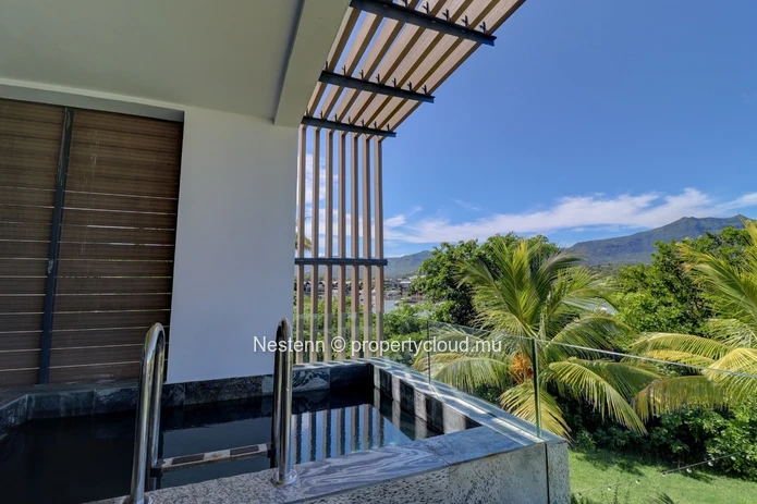 Bel appartement meublé de 3 chambres avec piscine privée et vue sur montagnes.