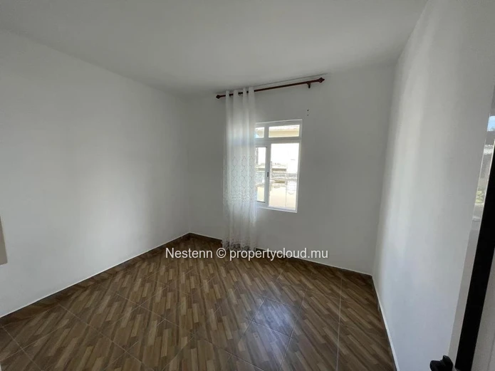Freshly renovated furnished 3 bedrooms apartment 