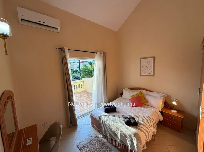 Villa rénovée de 3 chambres avec piscine en bord de mer