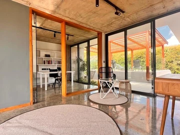 6 Bedroom House