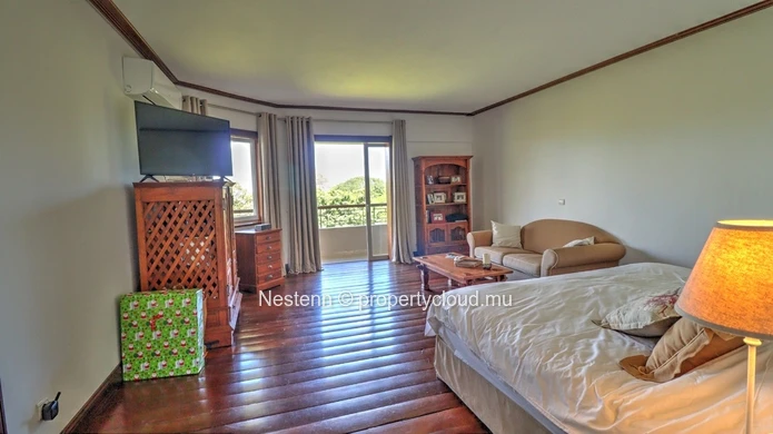 Propriété d'exception de 1 148 m² avec 7 chambres