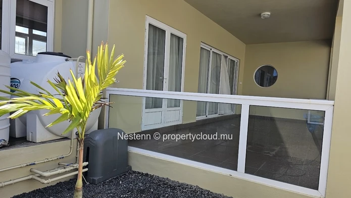 Triplex moderne avec piscine privée et vue mer a quelques pas de marche de la mer