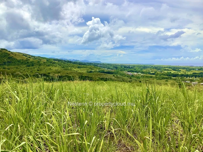 Land of 35,981 m2 with breathtaking views of the entire wild South, ideal for a real estate project.
