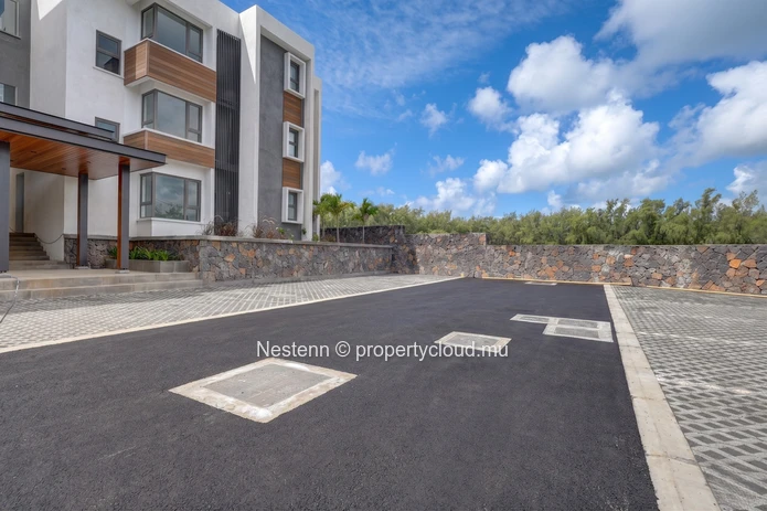 Appartement de 3 chambres dans une résidence en bord de mer. 