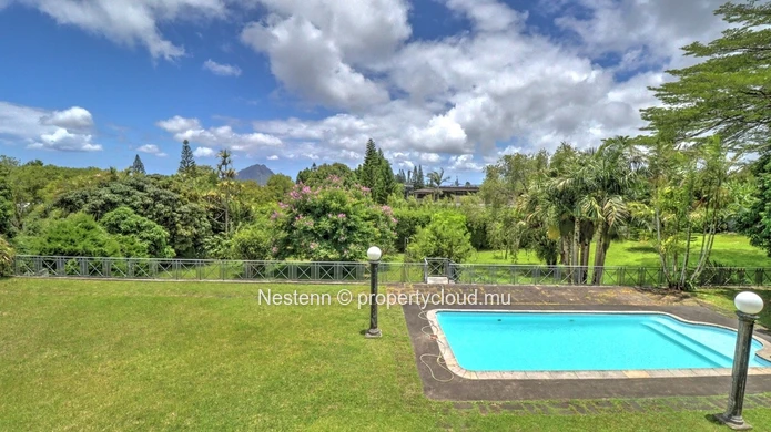 Exceptional property of 5,800 m² 