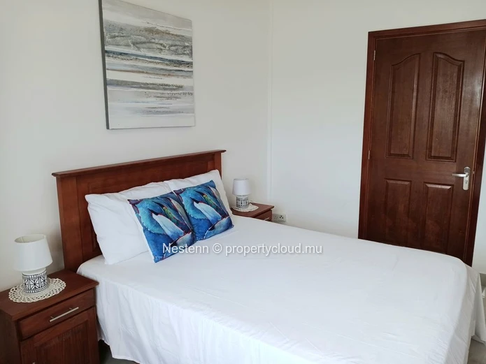Spacious apartment in a secure and extremely quiet residence