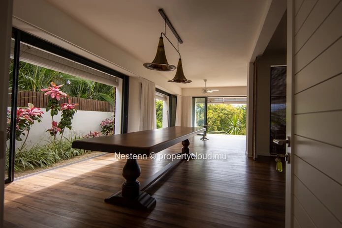 Villa triplex moderne avec 4 chambres
