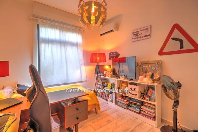 Modern 3-bedroom apartment just steps from the beach 